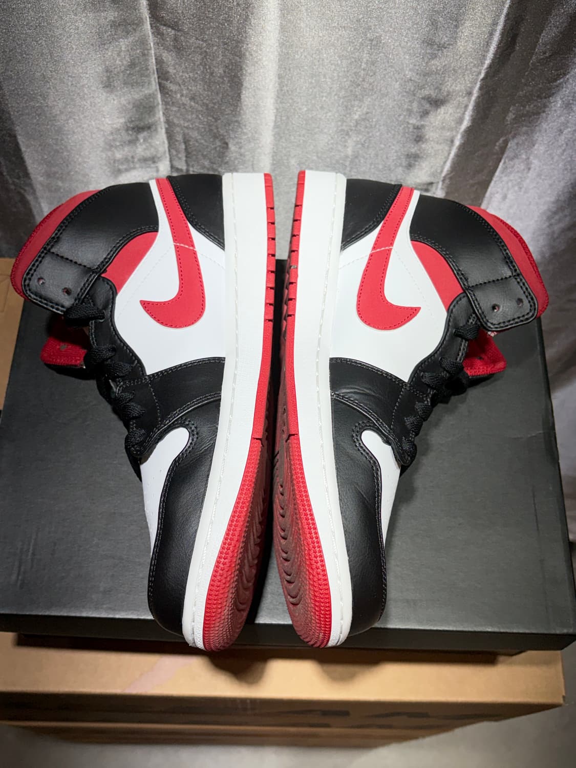 (새상품급) 조던 1 미드 짐레드 블랙 화이트 상품이미지4
