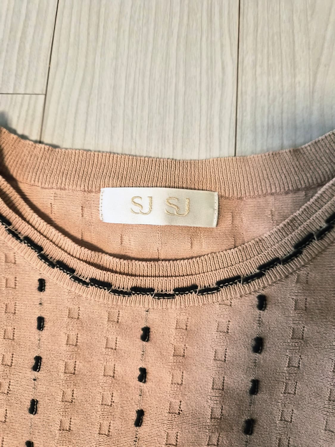 [SJ SJ] 여성 하프 슬리브 자수 포인트 니트 상품이미지3