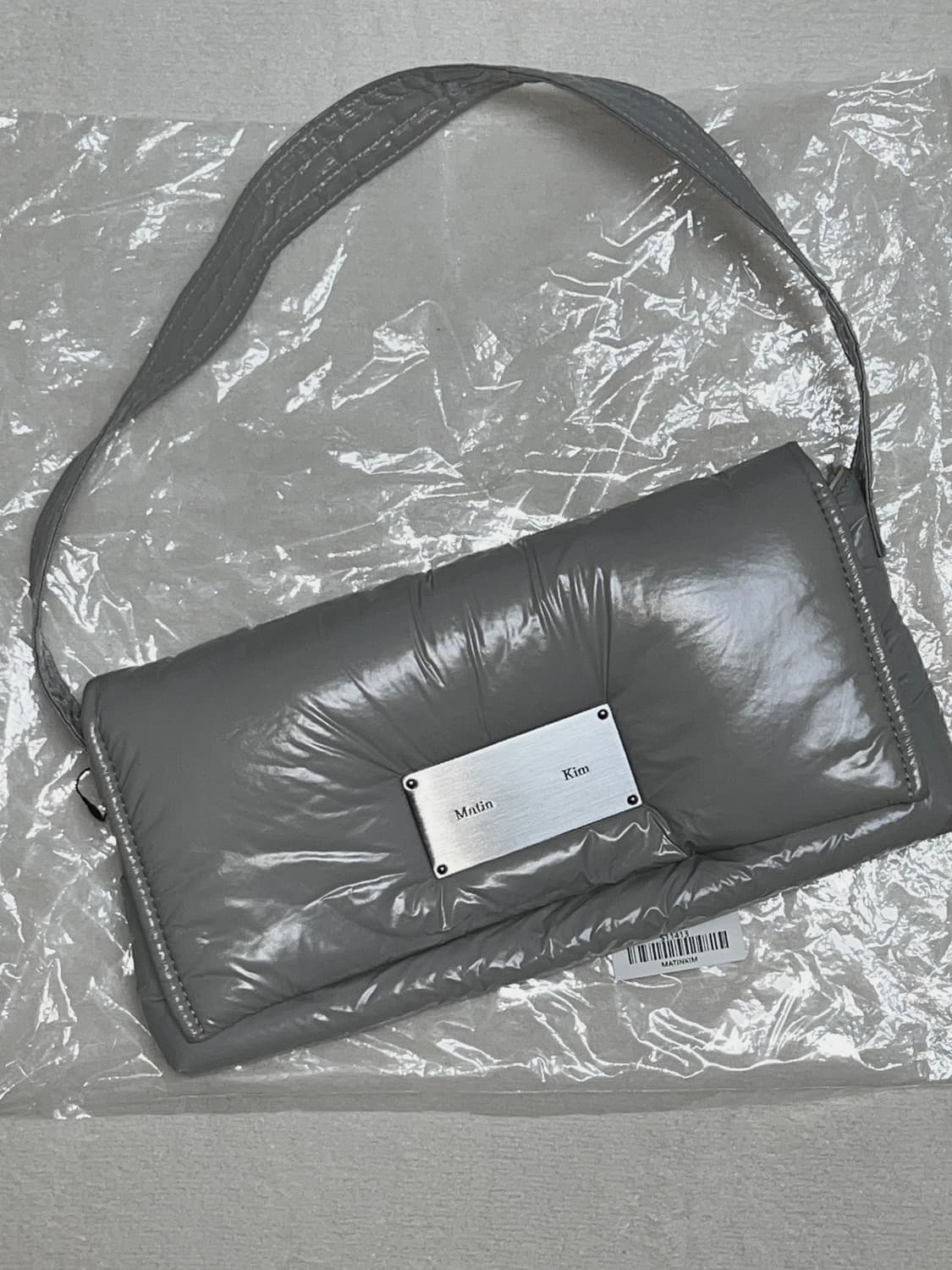 택/비닐 포함 [상태 최상] Matin Kim 마뗑킴 패딩 숄더백 팝니다 상품이미지4