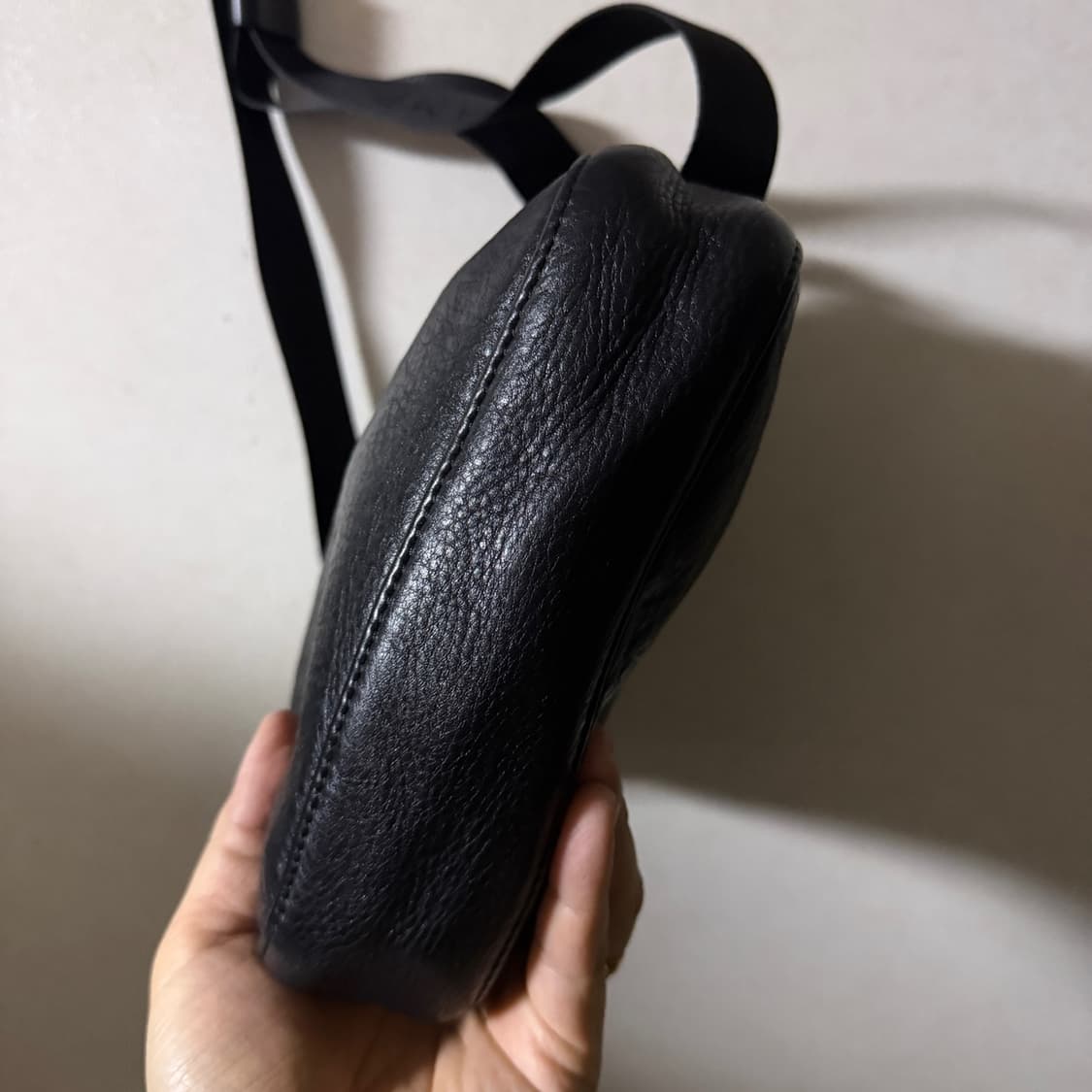 롱샴 남성 캐주얼 레더 크로스백 상품이미지3