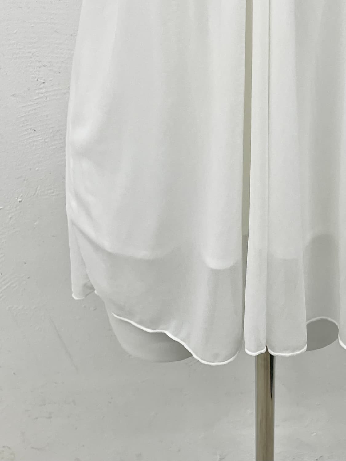 화이트 시어 레이스 슬립 상품이미지3