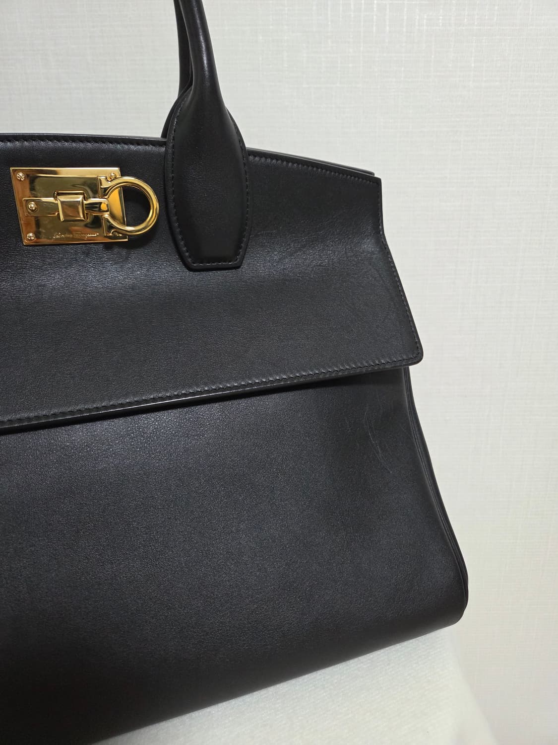 페라가모 스튜디오 미디엄 토트백 상품이미지7