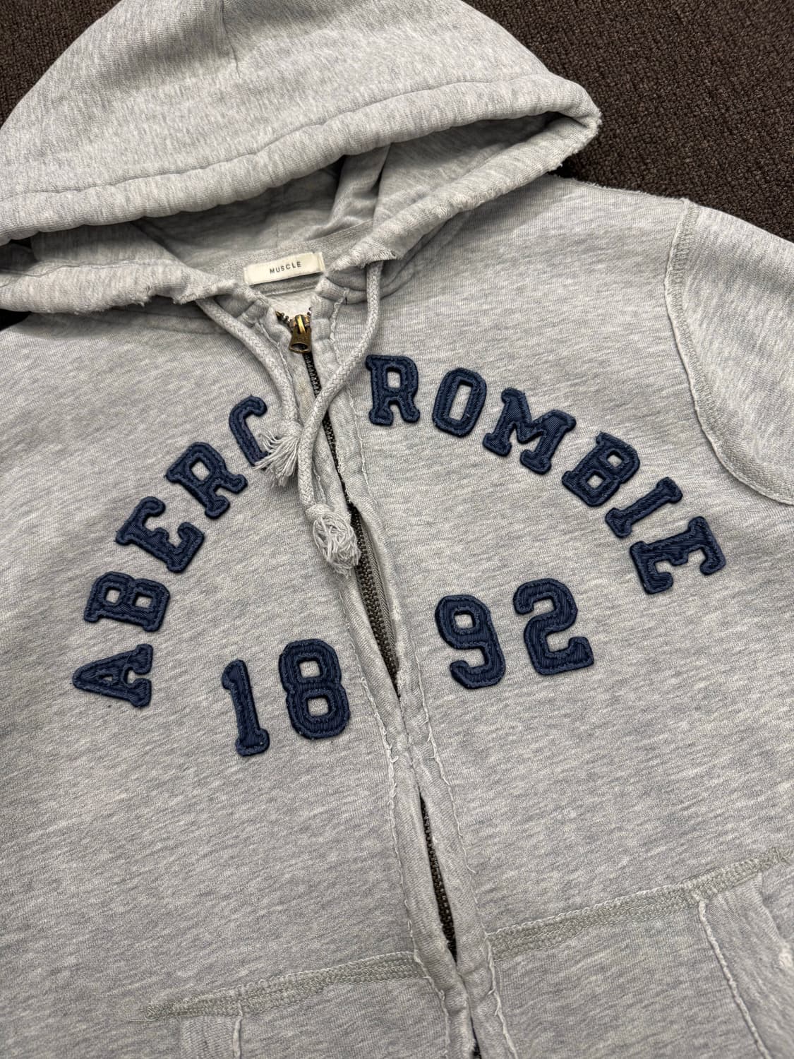 M아베크롬비 빈티지 패치 그레이 후드집업 상품이미지2