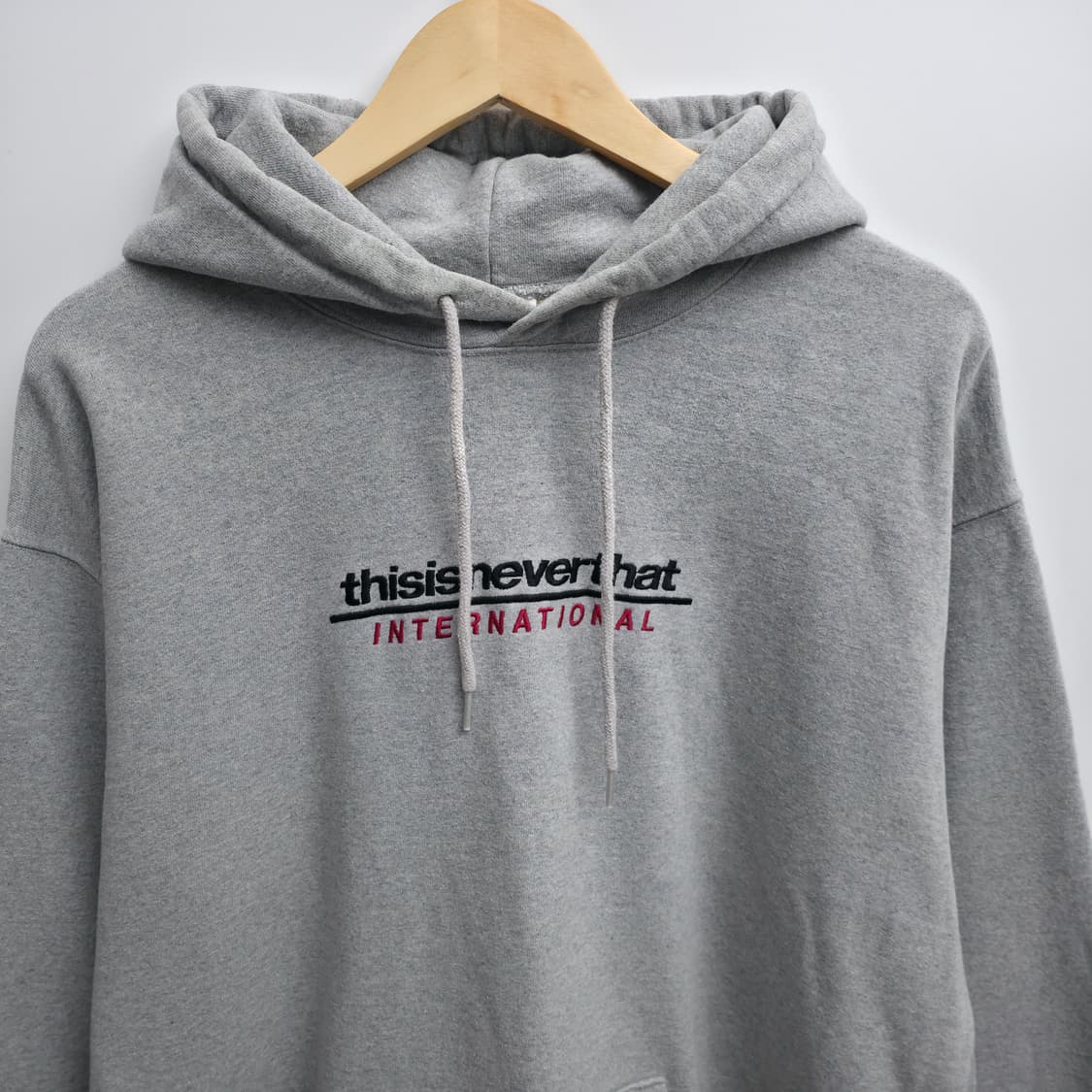 [M] 디스이즈네버댓 그레이 후드티 상품이미지2