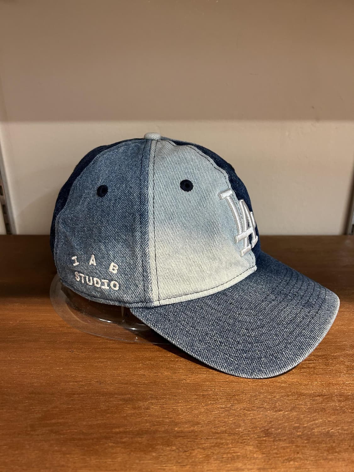 아이앱 스튜디오 × 뉴에라 LA 다저스 투톤 데님 볼캡 상품이미지2