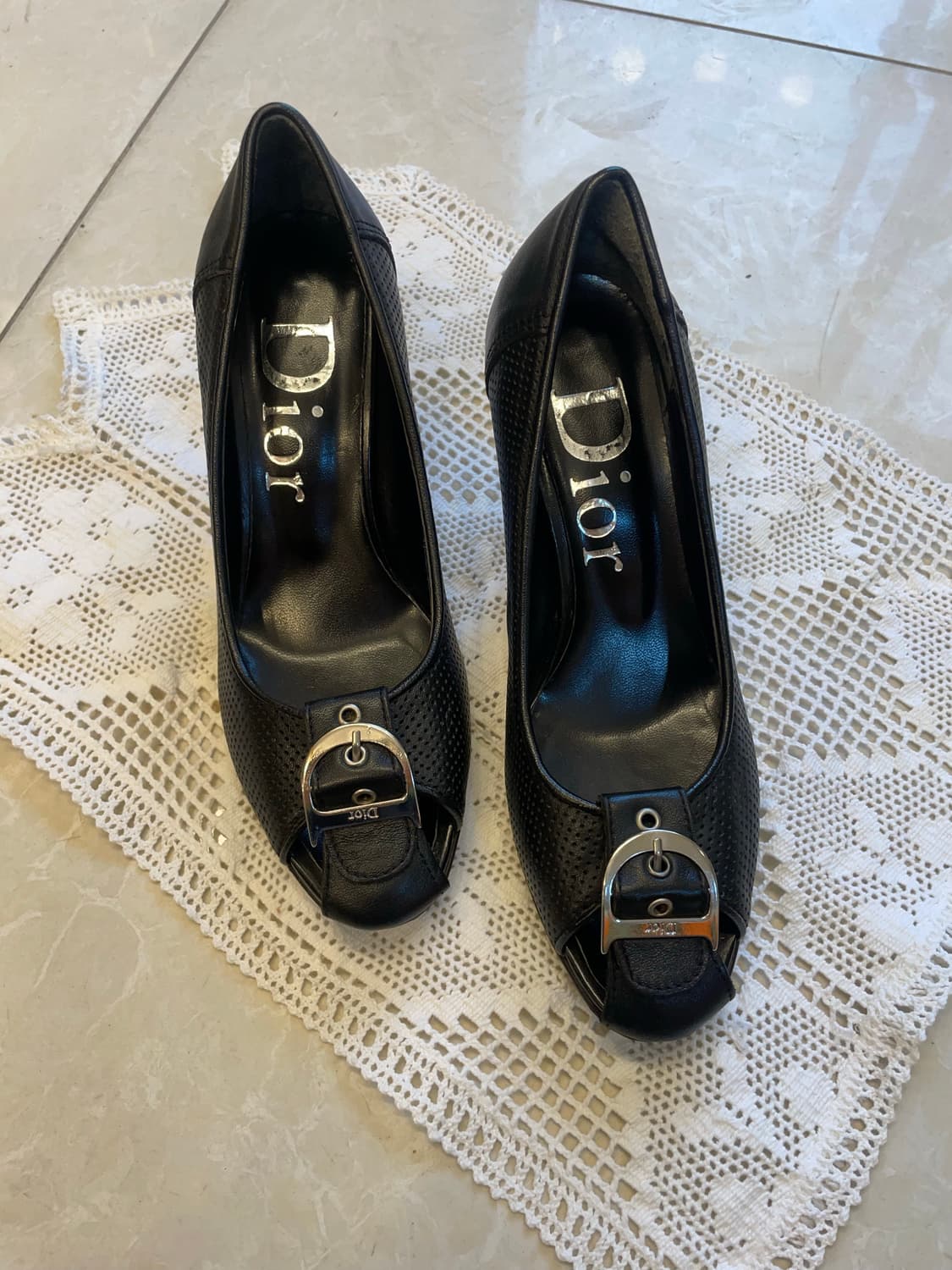  디올 버클  펌프스 힐 상품이미지1