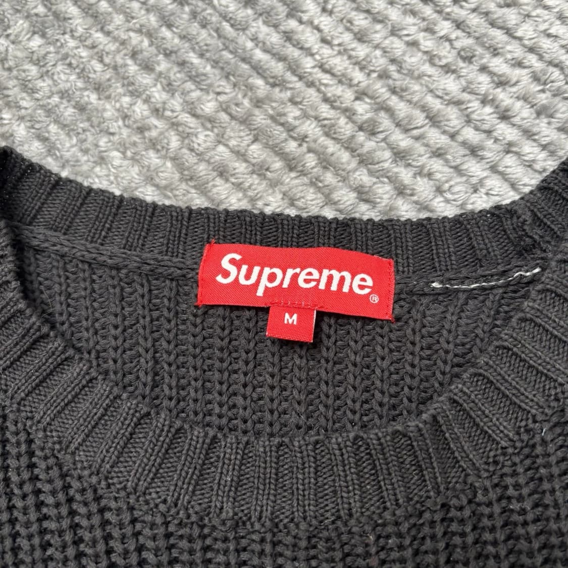 슈프림 스몰 박스 립드 니트 스웨터 블랙 상품이미지3