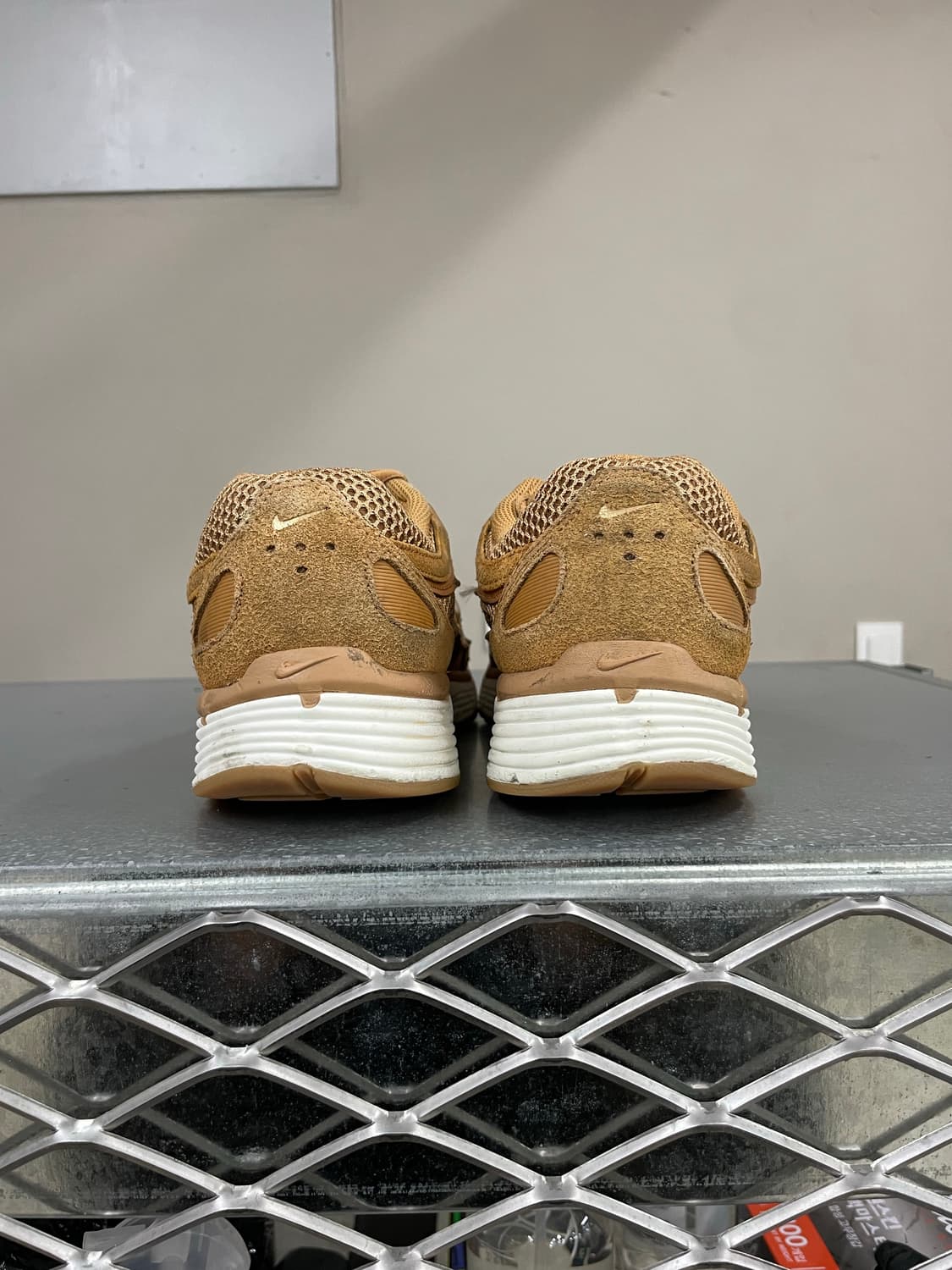나이키 P-6000 SE 플랙스 메탈릭 골드 270 상품이미지3