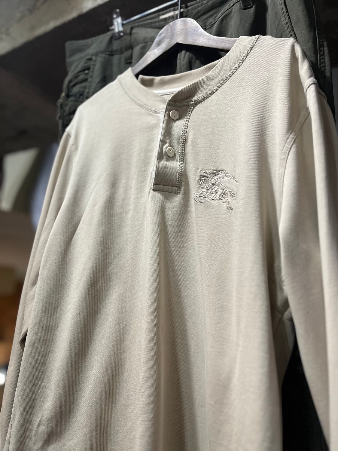 버버리 헨리넥 롱슬리브 티셔츠 상품이미지2