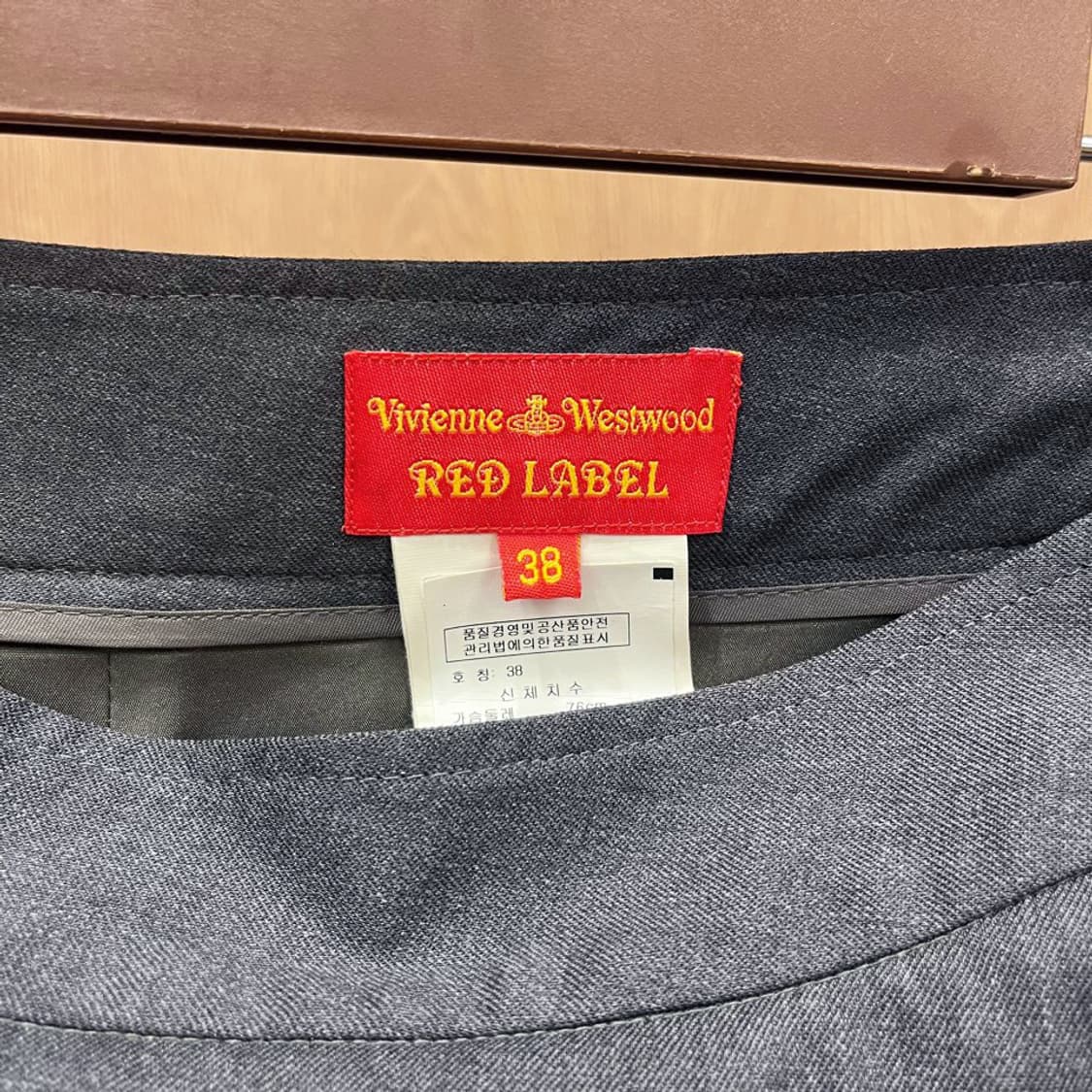 비비안웨스트우드 미디 스커트 더블 오픈 포켓 디테일 H라인 그레이 상품이미지6