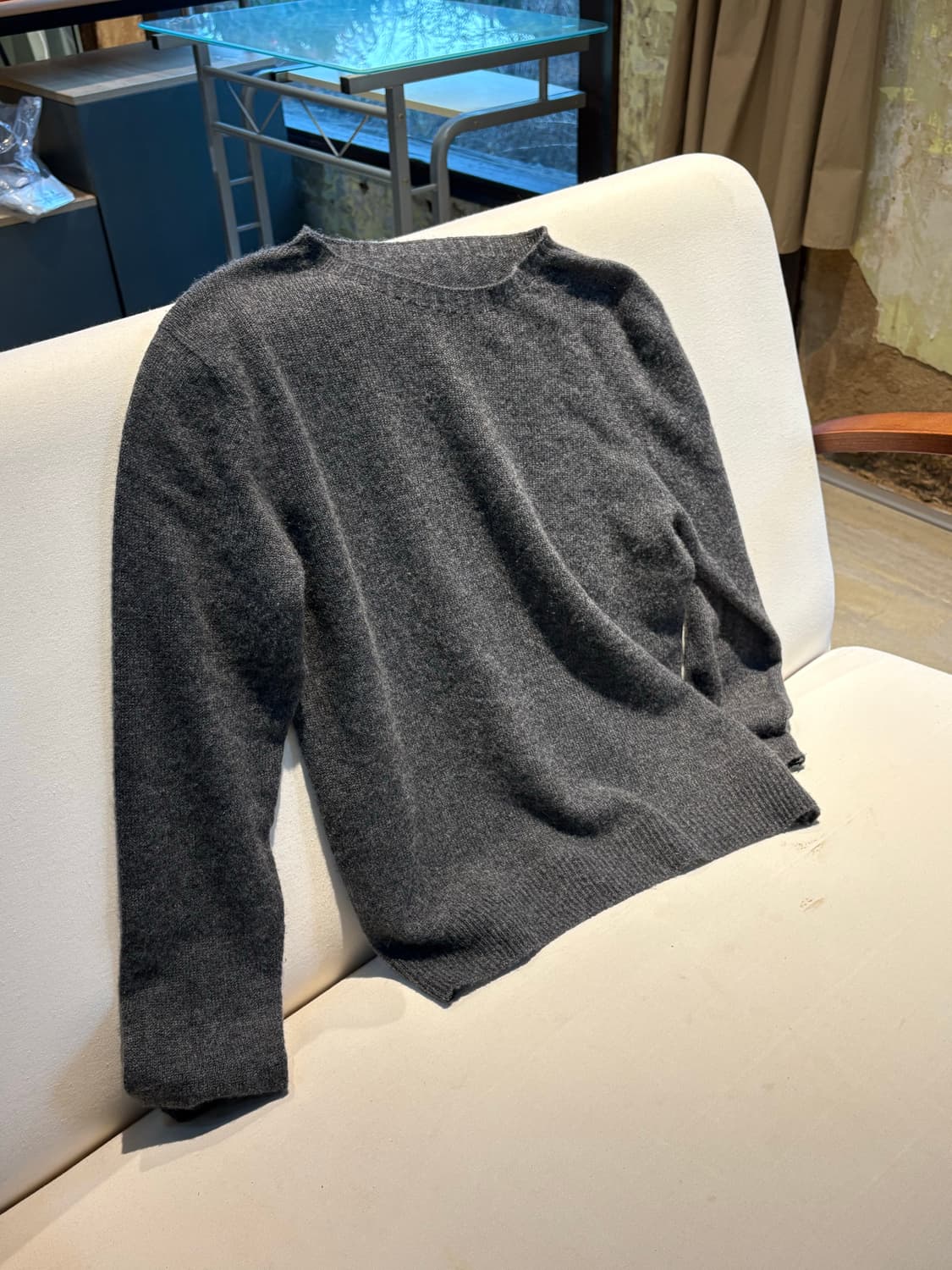 챠콜 반목 캐시미어 니트 상품이미지1