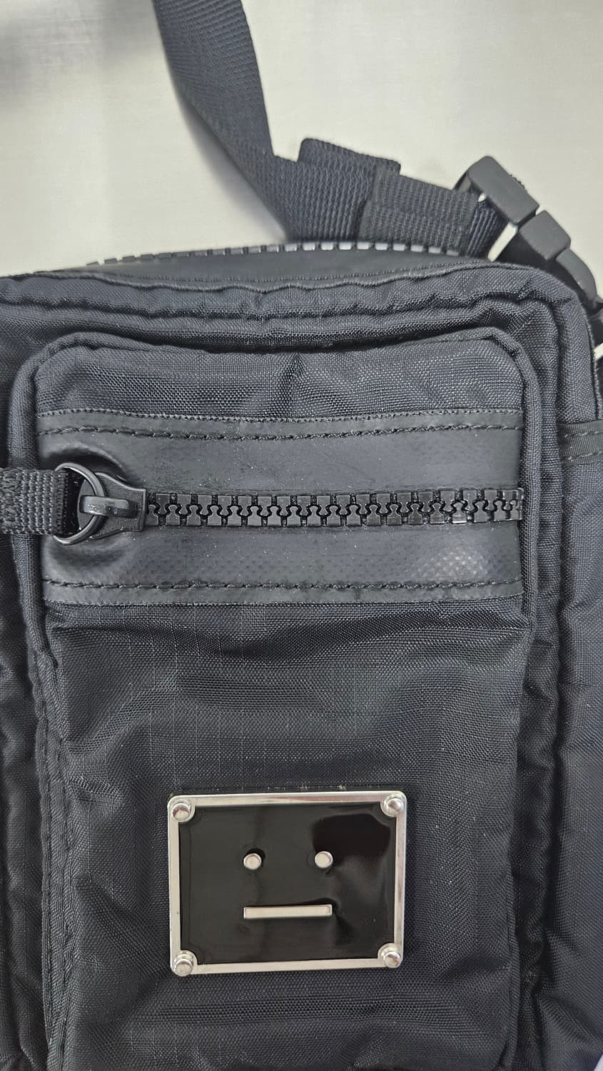 아크네스튜디오 이모지 크로스백 상품이미지4