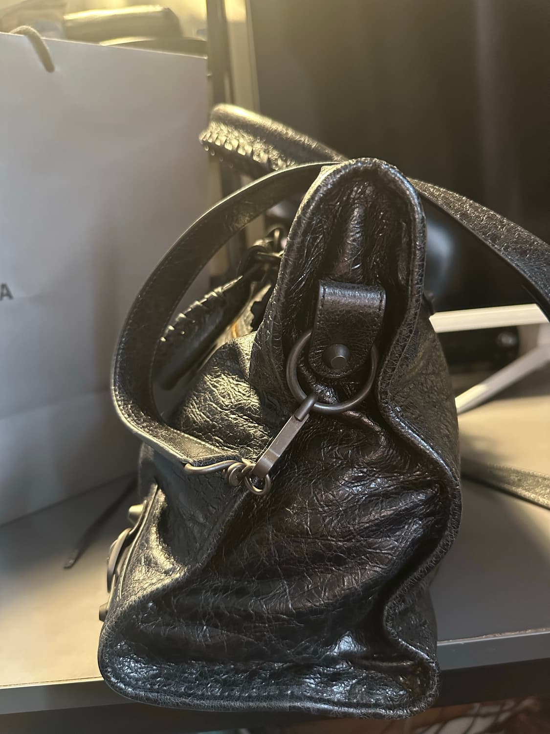 발렌시아가 르 시티백 미디엄 블랙 팝니다! 상품이미지4