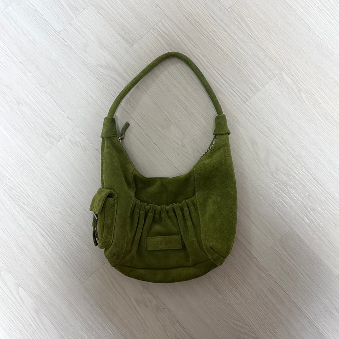엔오르 ENOR 스웨이드 셔링 숄더백 올리브 상품이미지4
