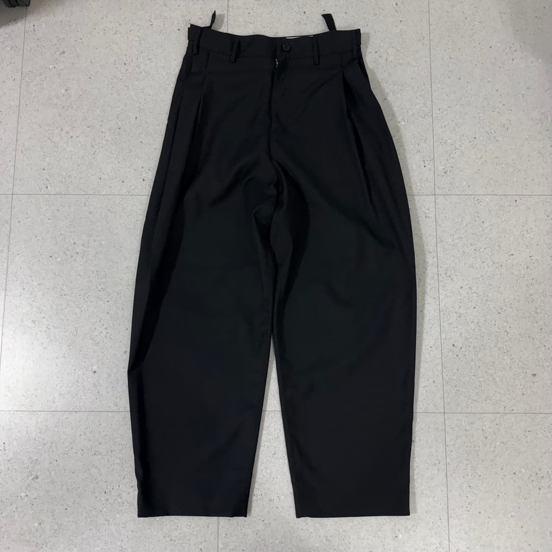 아트 이프 액츠 울 사이드 투턱 팬츠 블랙 s 상품이미지1