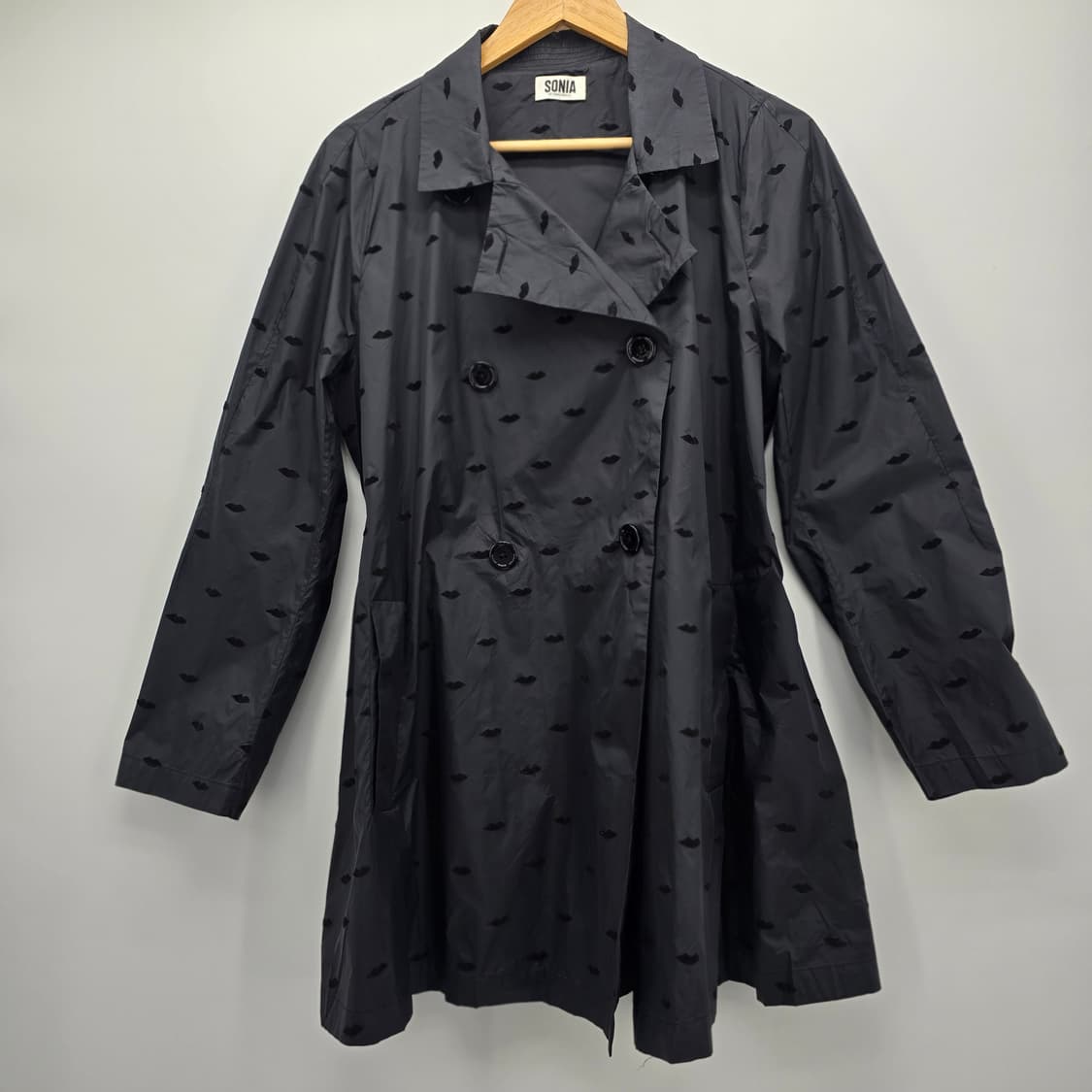 SONIA 블랙 립 패턴 트렌치 코트 상품이미지1