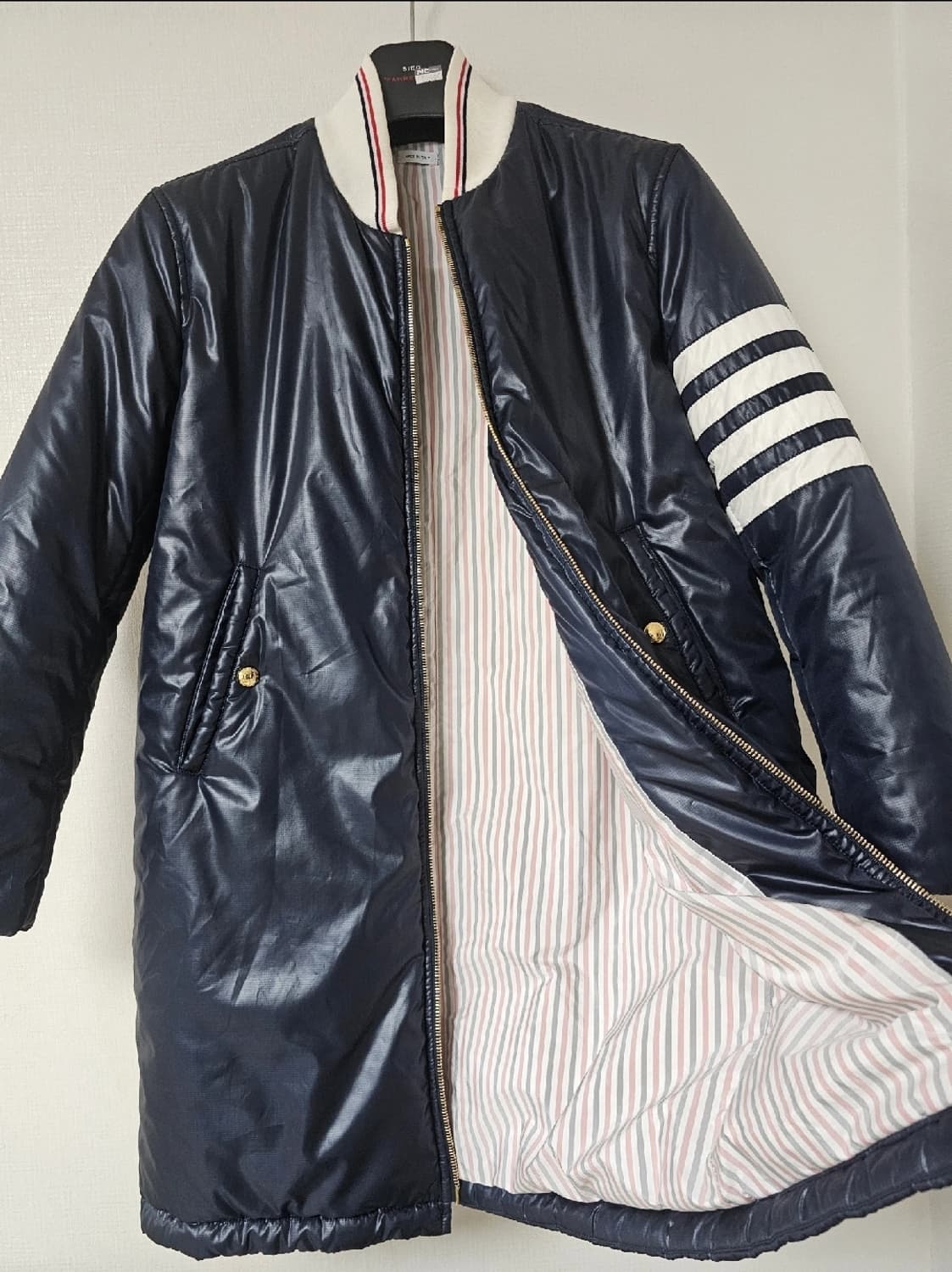 톰브라운 사선완장 봄버 다운 롱패딩(0/공용/백화점정품) 상품이미지4