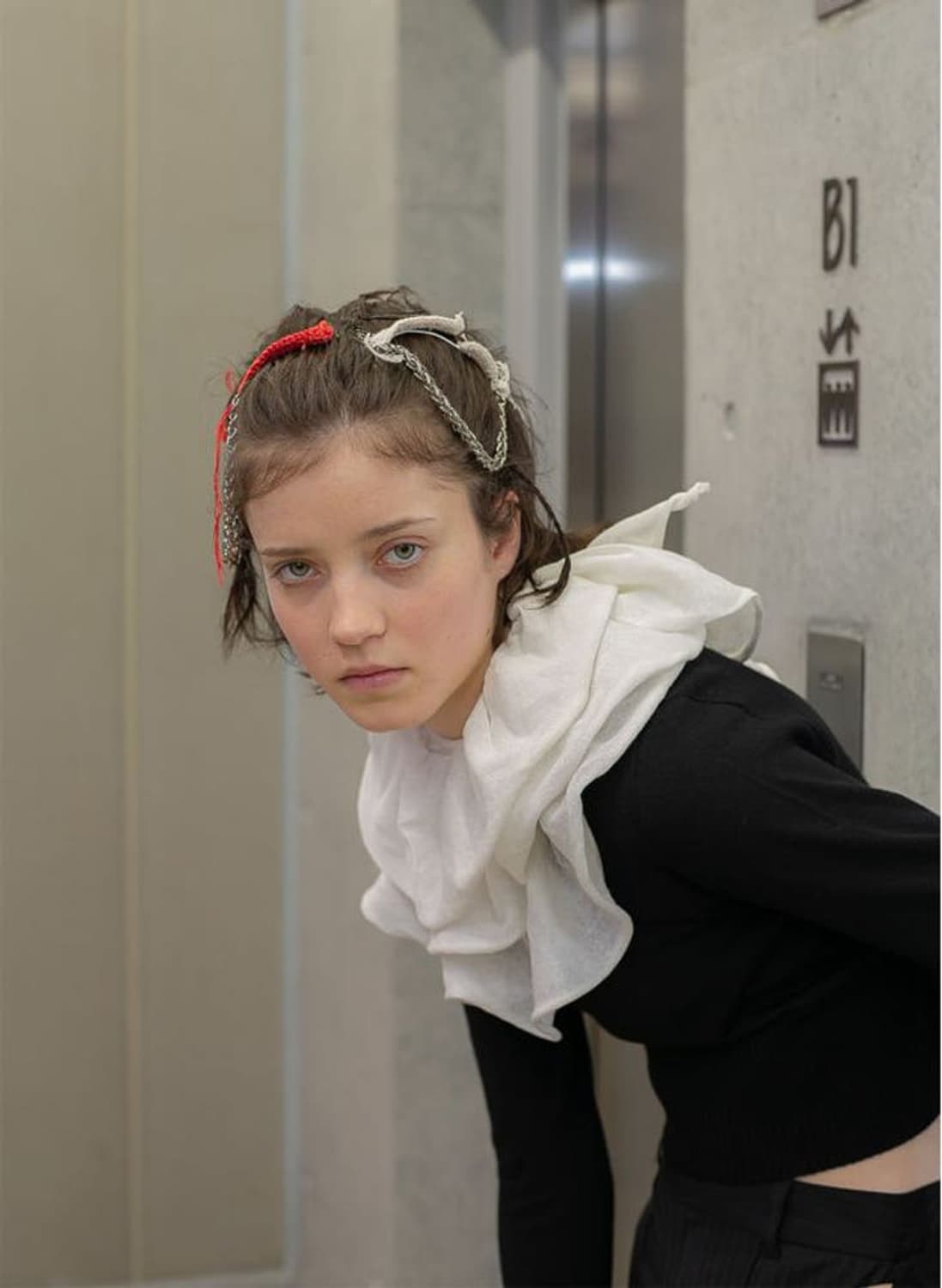 퍼버즈 러플 스트링 니트 상품이미지1