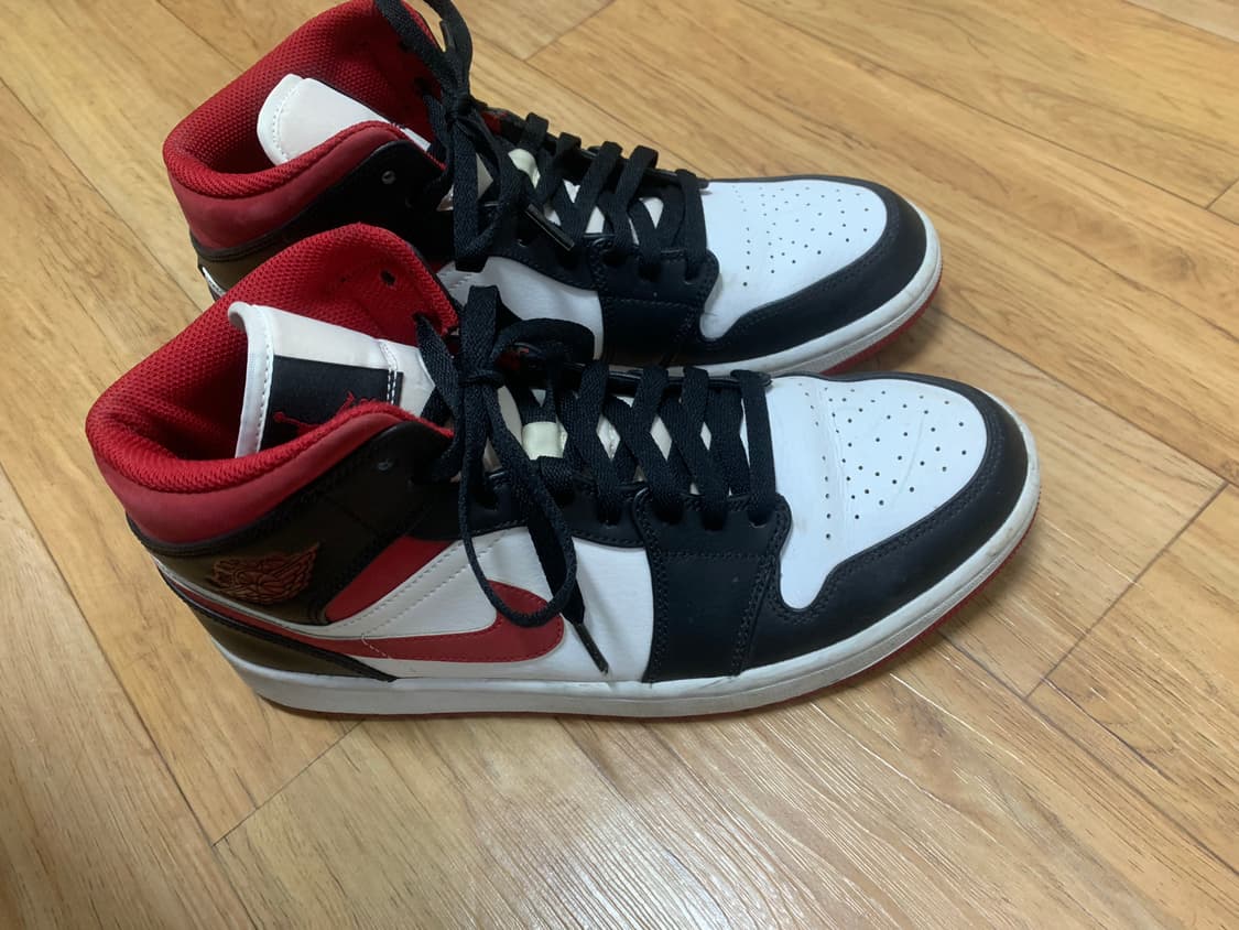 조던1 미드 짐레드 블랙 화이트 상품이미지5