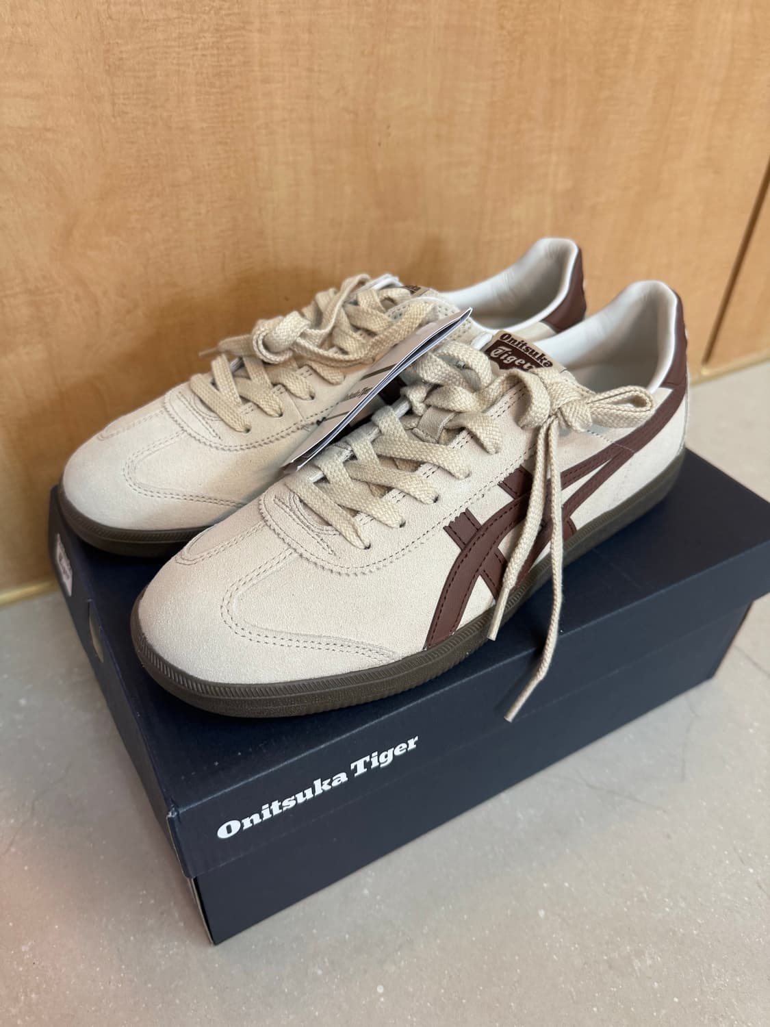 오니츠카타이거 토쿠텐 베이지 브라운 상품이미지1