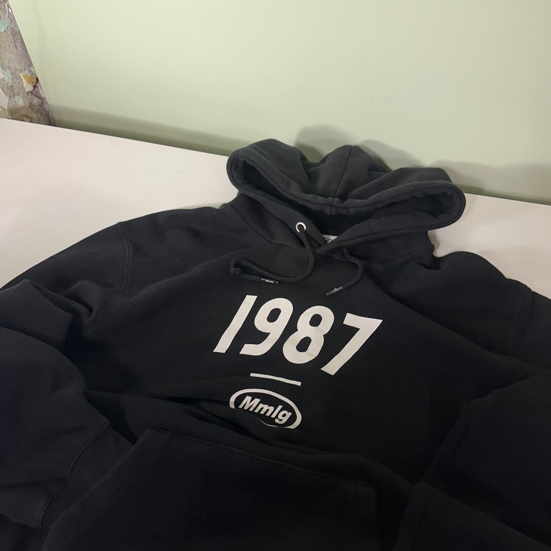 M 100 MMLG 오버핏 빅로고 블랙 스웻후드티 상품이미지1