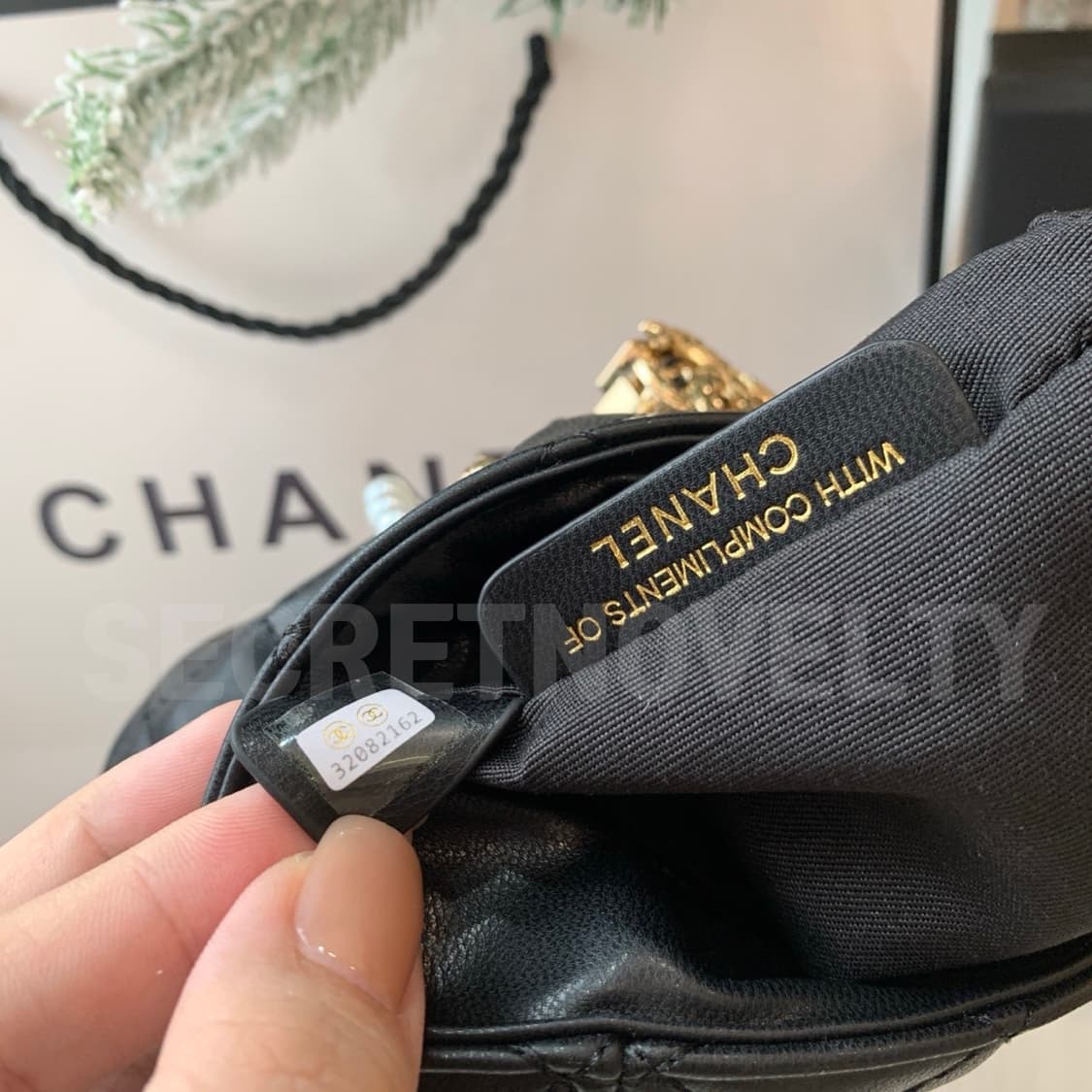 샤넬뷰티 미니 버킷백 진주체인 크로스백 블랙 드로스트링 백 상품이미지8