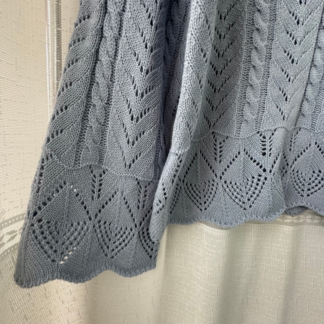 넘 예쁜 블루 리본 펀칭 긴팔 레이스 니트 여리핏 거의새것 상품이미지8