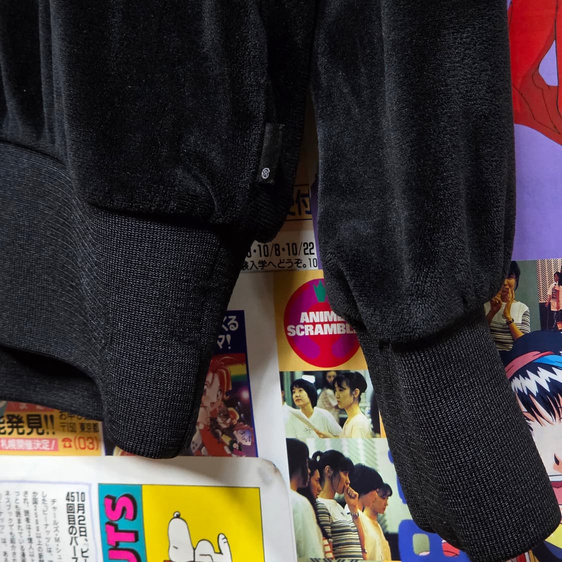 리바이스 빅로고 벨벳 블랙 맨투맨 상품이미지3