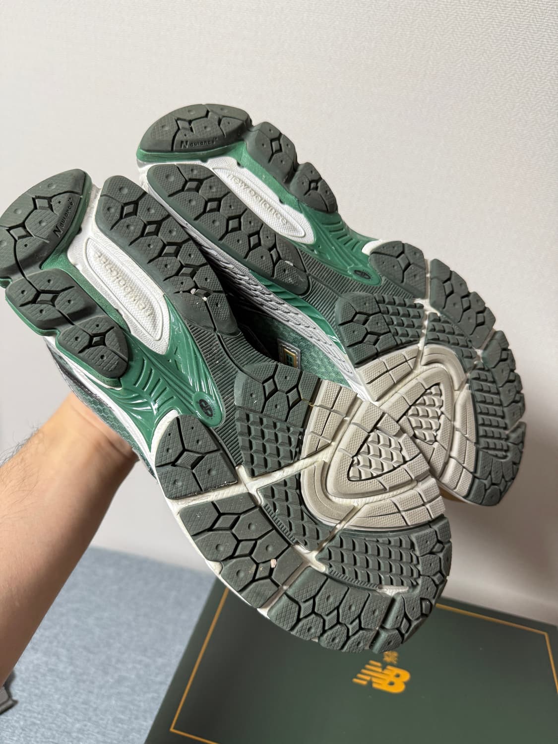 에메레온도르x뉴발란스860v2 그린 (275 사이즈) 상품이미지2