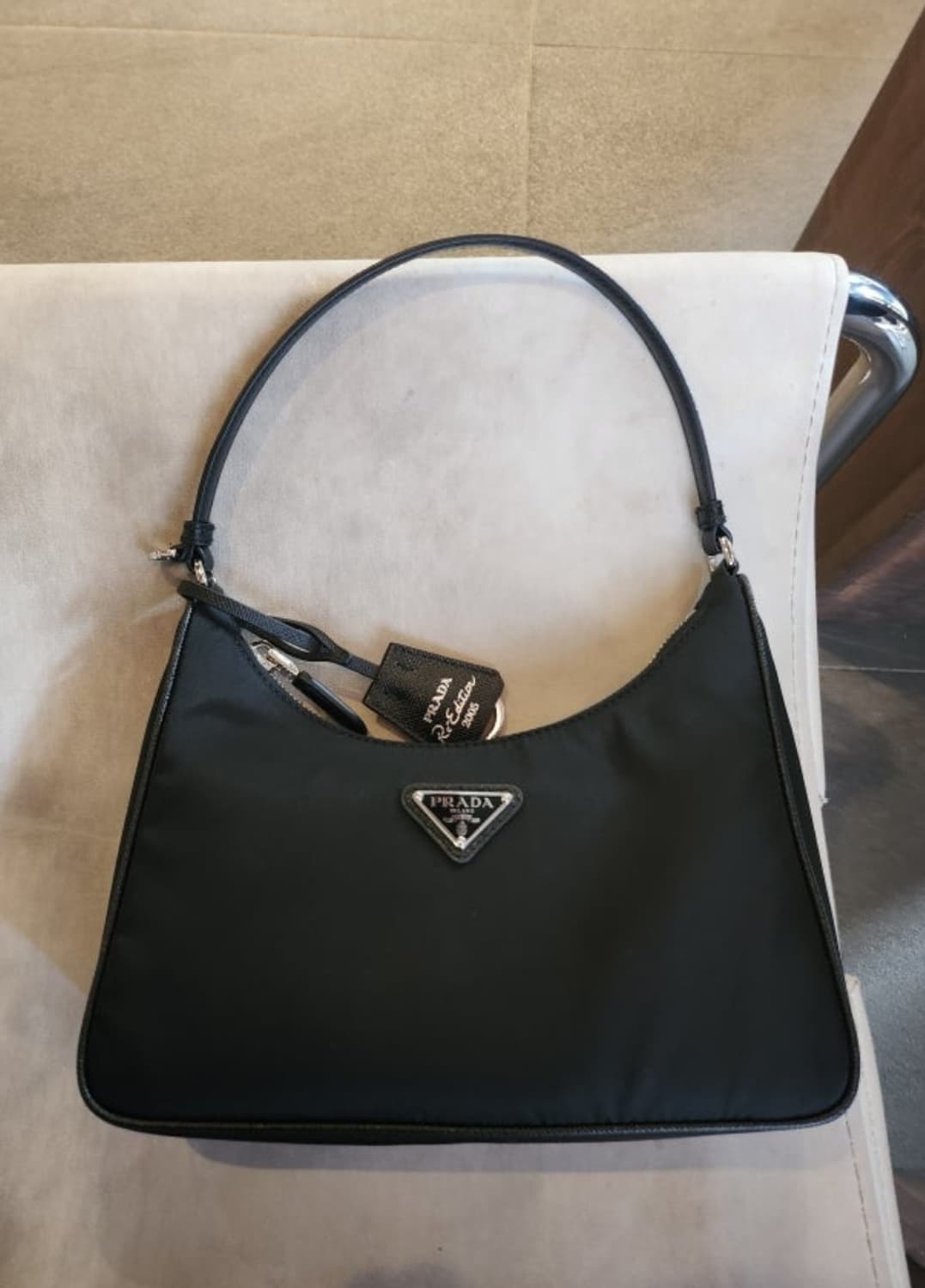 프라다 리에디션 미니 호보백 상품이미지1