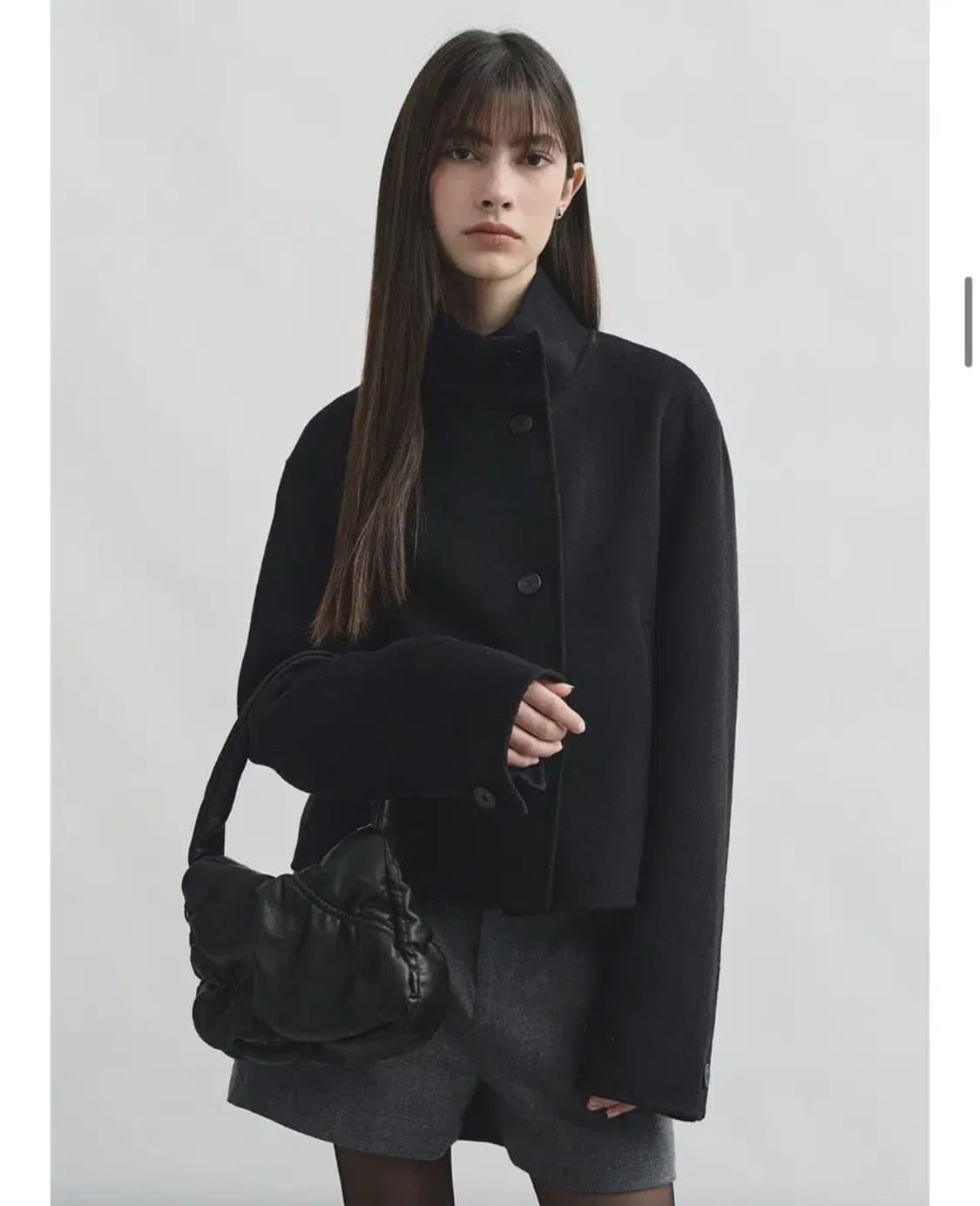 몽돌 캐시미어 울 핸드메이드 하이넥 크롭 코트 블랙 상품이미지1