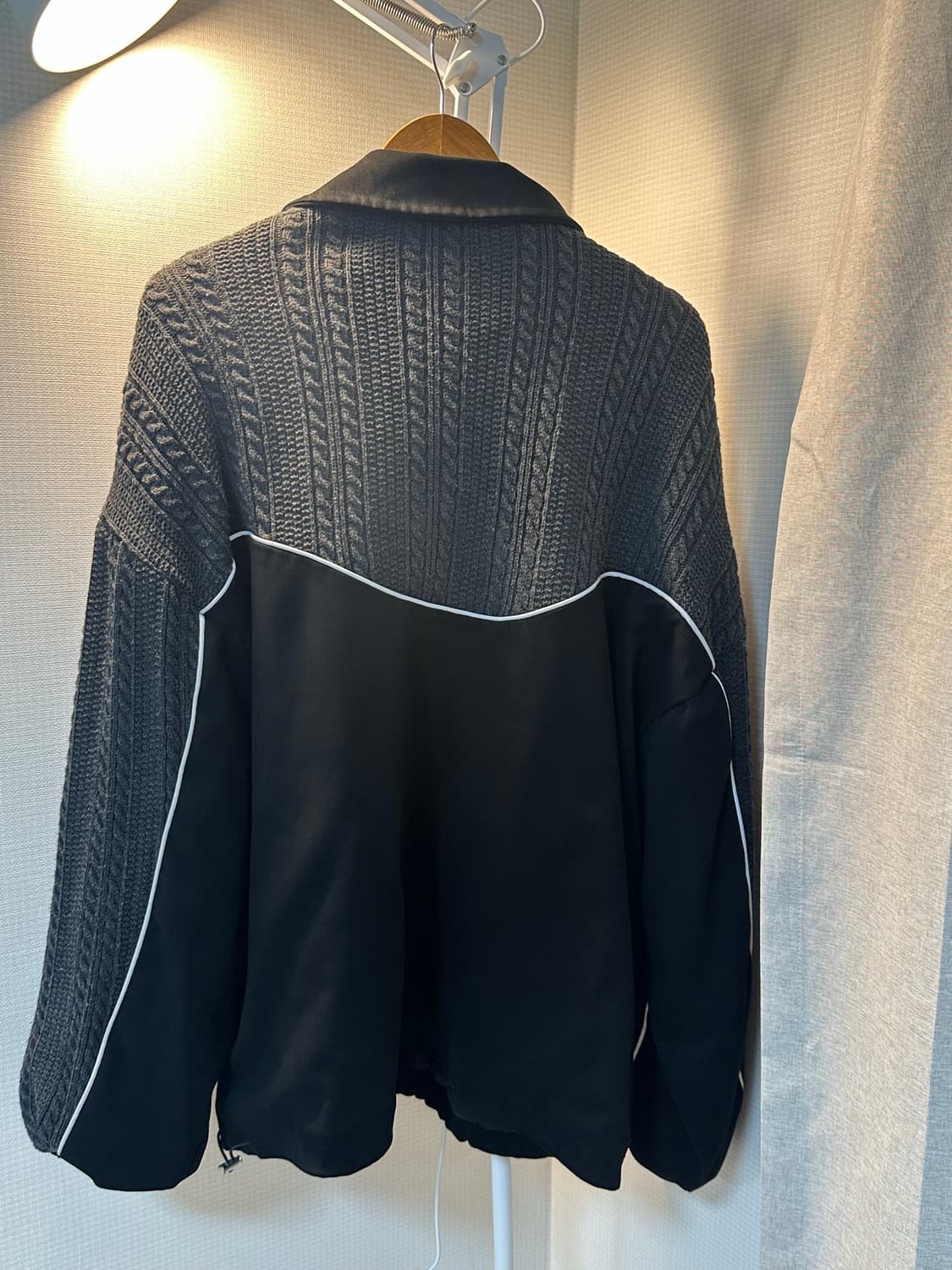 KNIT & SUEDE VARSITY JACKET - BLACK 상품이미지4