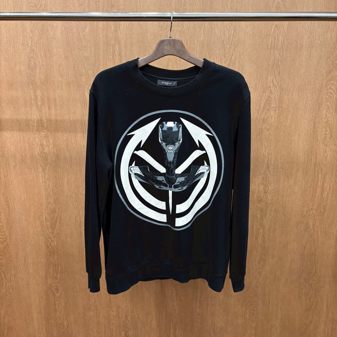 지방시 코튼 긴팔 맨투맨 그래픽 프린팅 디테일 레귤러핏 블랙 상품이미지2