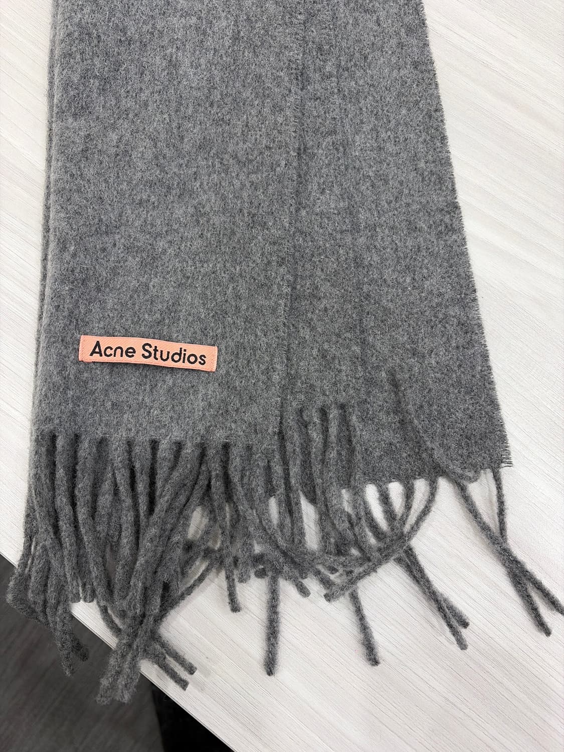 아크네 스튜디오 머플러 상품이미지1