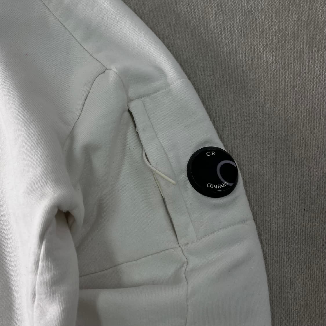 95 CP컴퍼니 렌즈 와펜 화이트 맨투맨 상품이미지2