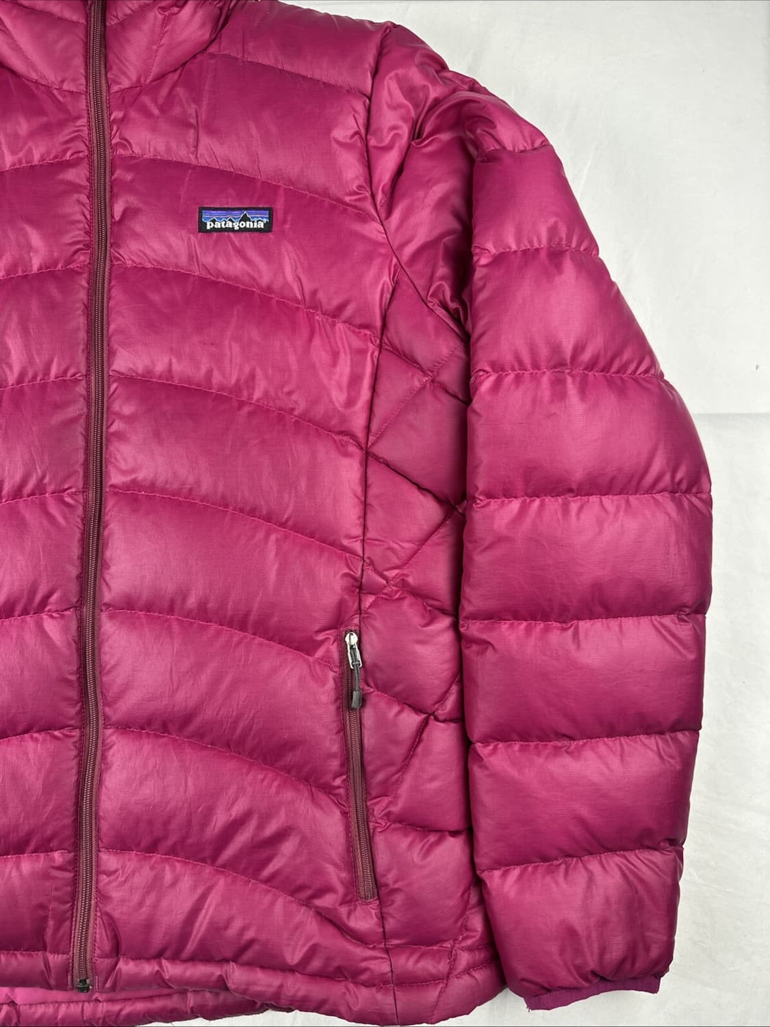 파타고니아 구스 다운 경량패딩 마젠타 상품이미지2