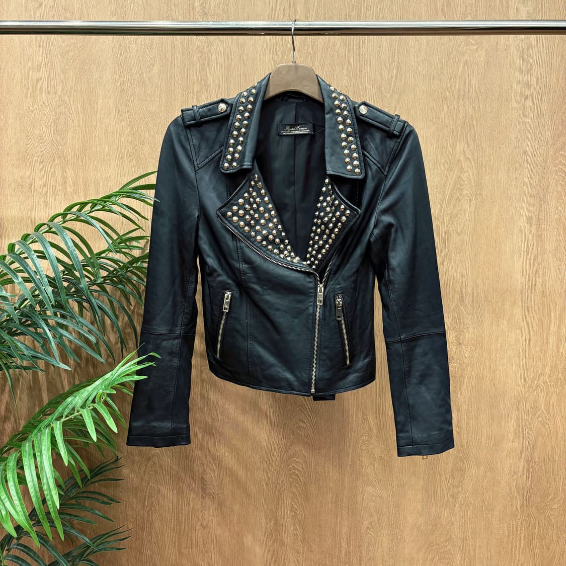 빈티지 슬림핏 레더 라이더 자켓 메탈 스터드 장식 사선 지퍼 디테일 블랙 상품이미지1