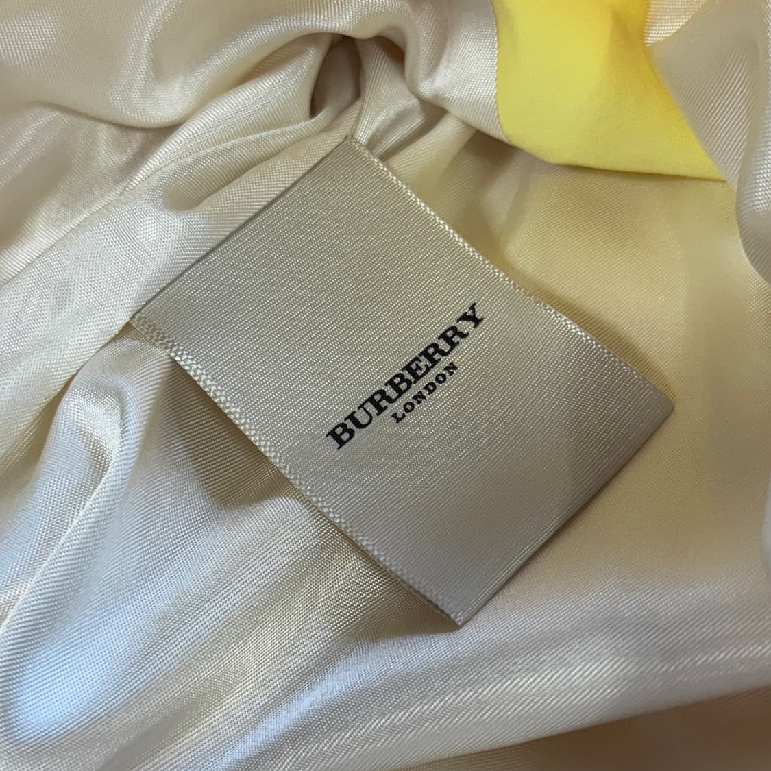 버버리 벨티드 하프 트렌치 코트 상품이미지5