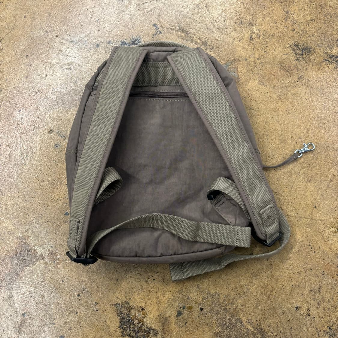 키플링 브라운 백팩 가방 상품이미지3