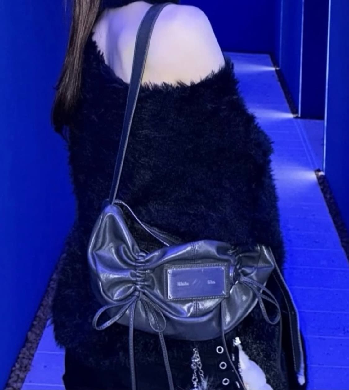 (마지막 가격내림) 마뗑킴 리본 셔링백 차콜색 <희귀매물> 상품이미지1