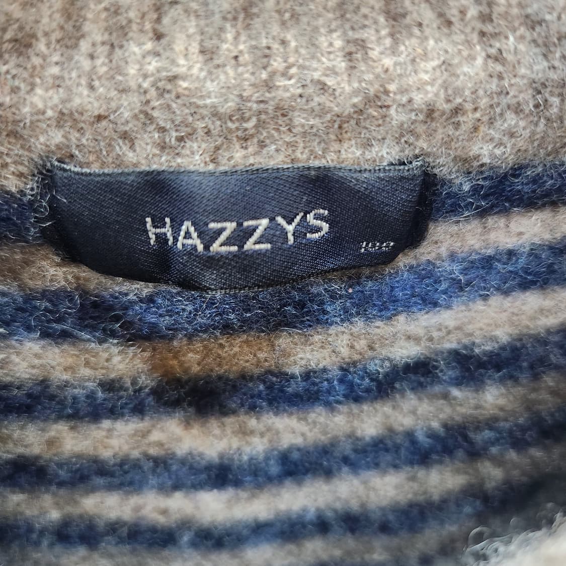 헤지스 로고 버튼넥 모 엘보패치 니트 100(M) 상품이미지5