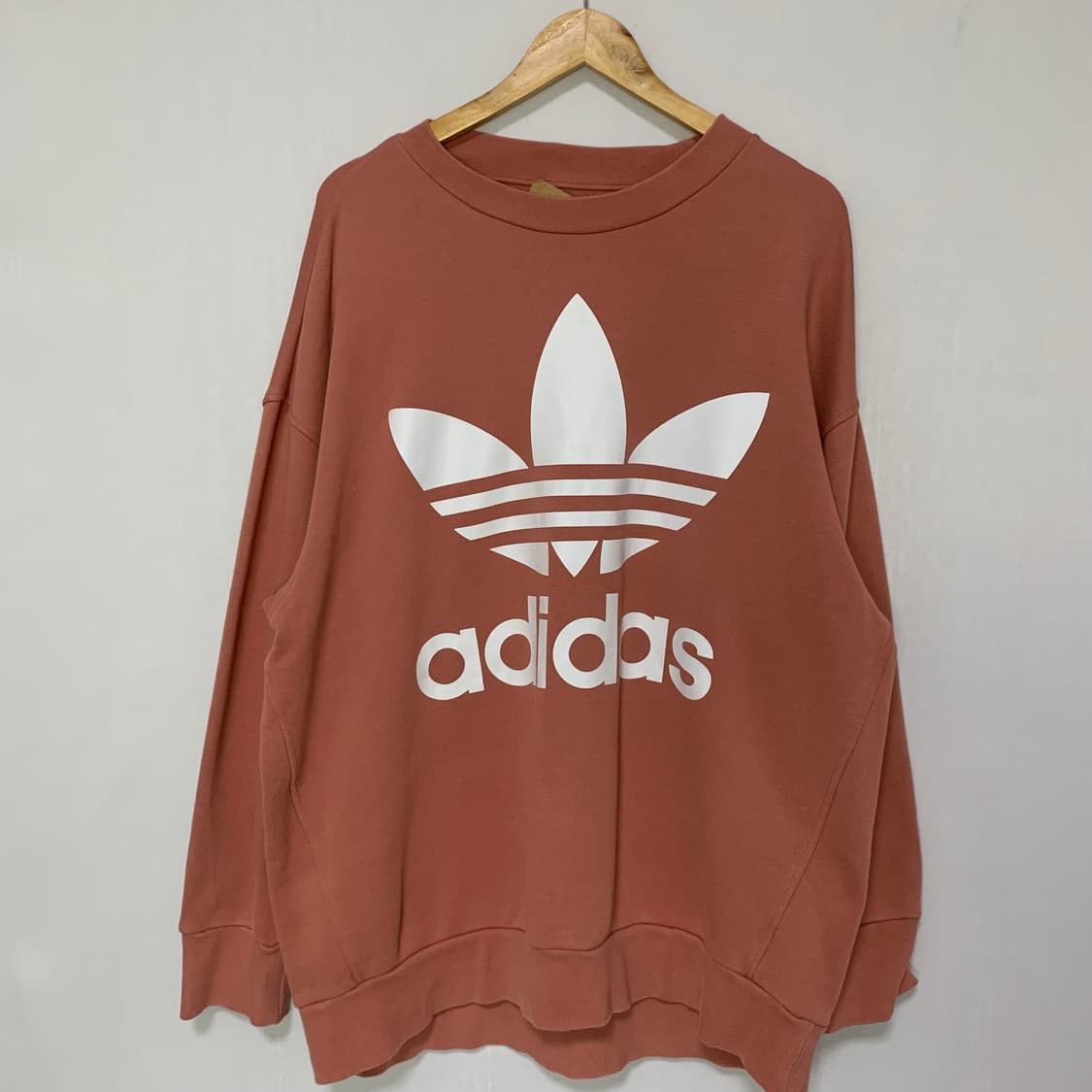 아디다스 빈티지 핑크 빅 로고 맨투맨 100 남녀공용 루즈핏 상품이미지2