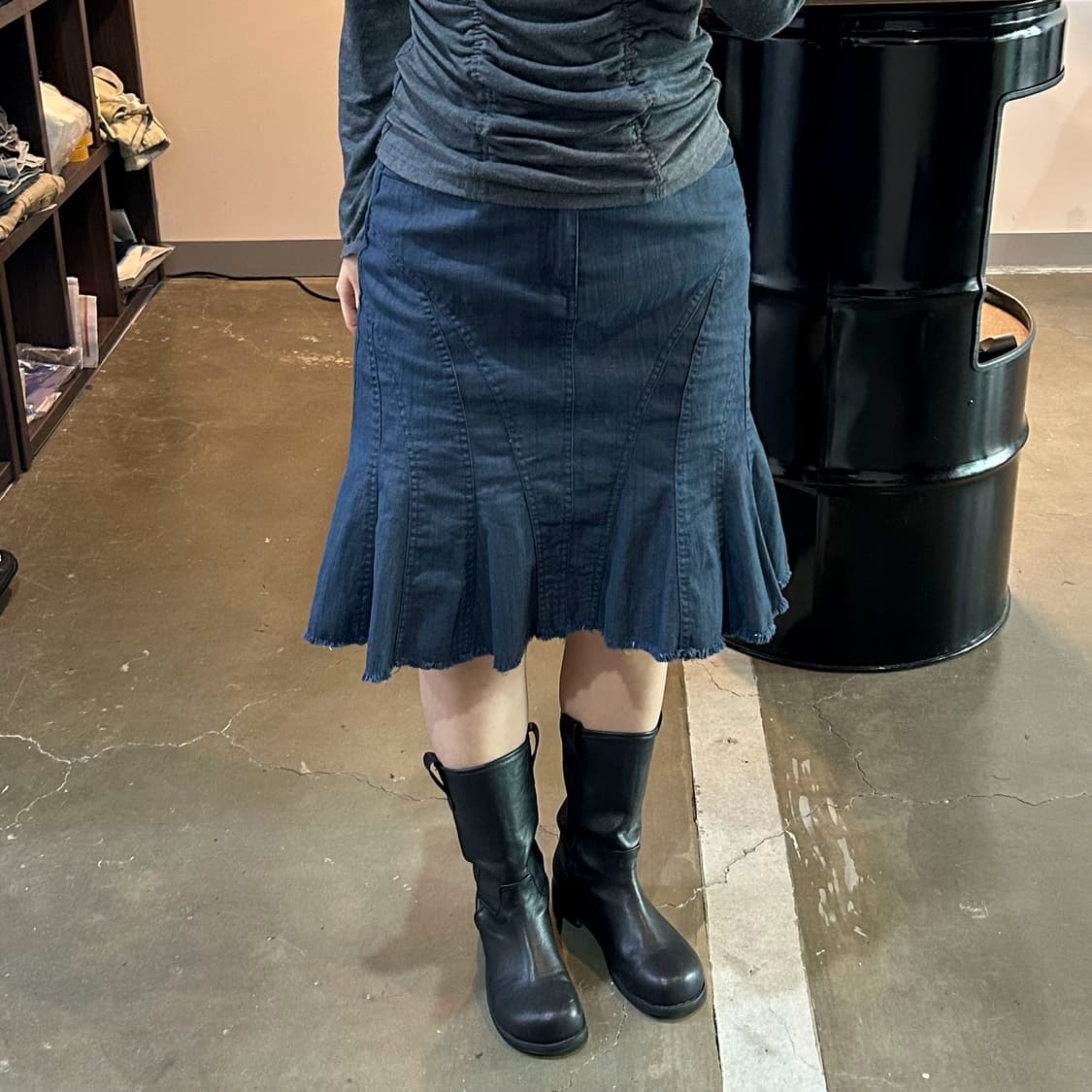 네이비 플레어 미디 스커트 상품이미지1