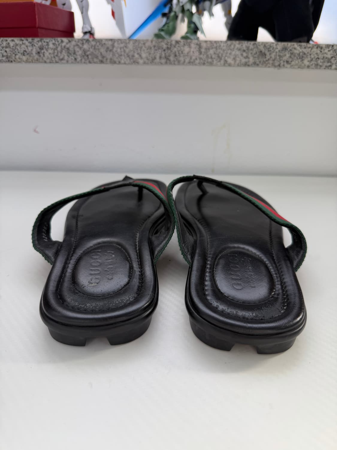 정품) 구찌 남성 삼선 블랙 레더 쪼리 7.5(265) 상품이미지6