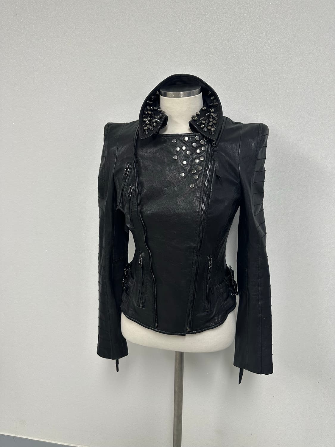 사선 디테일 레더 자켓 상품이미지1