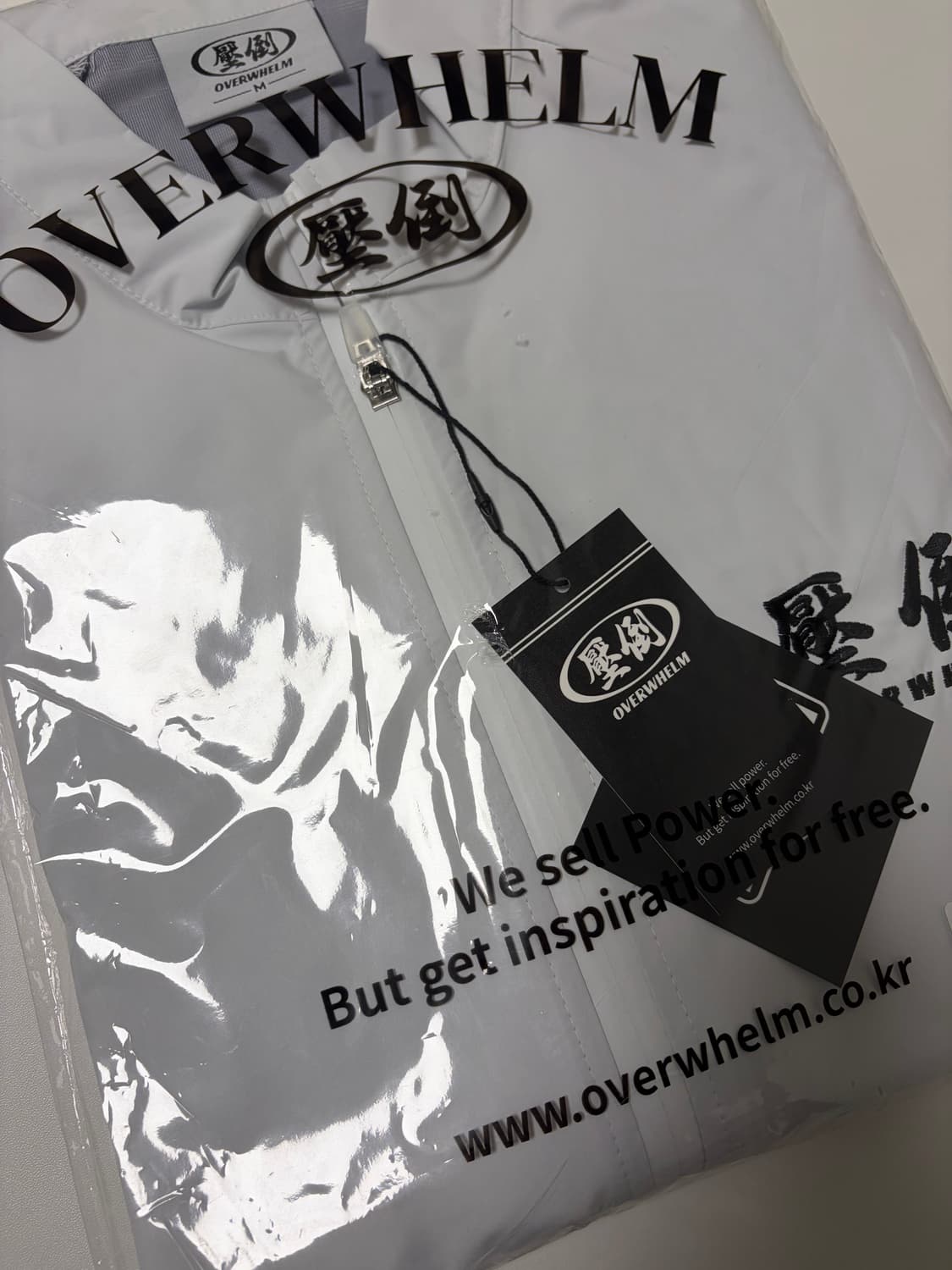 (새상품)압도 OVERWHELM의 001 바람막이 화이트 M 상품이미지1