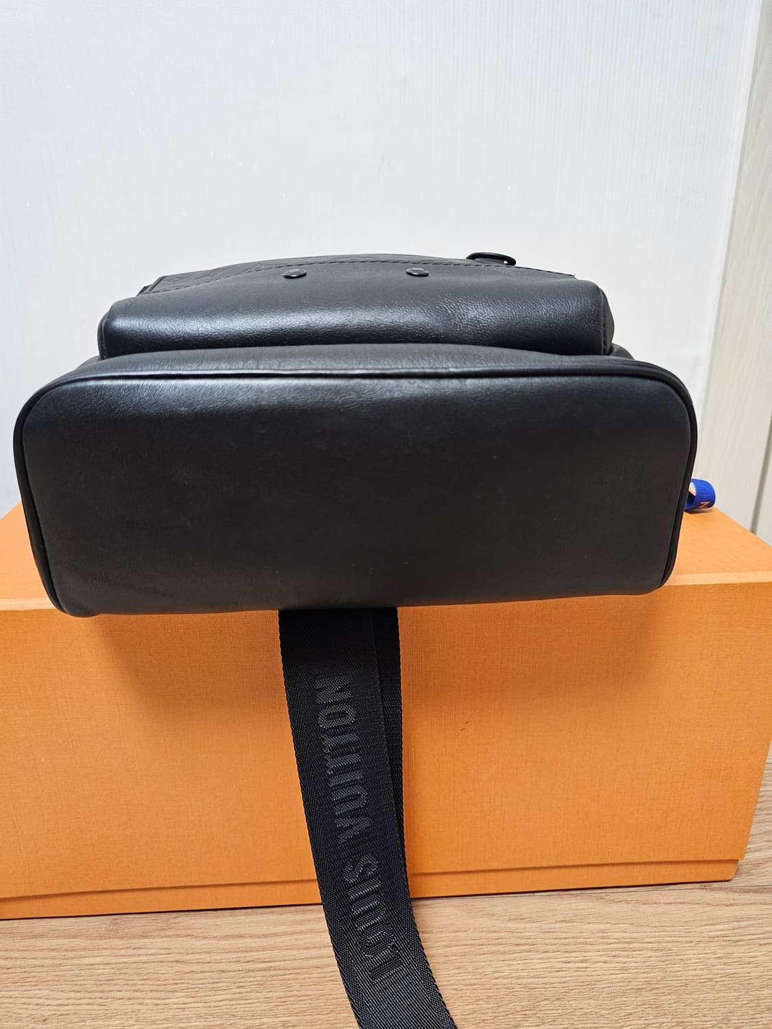 루이비통 쉐도우 올레더 모노그램 레이서 슬링백 크로스백 상품이미지9