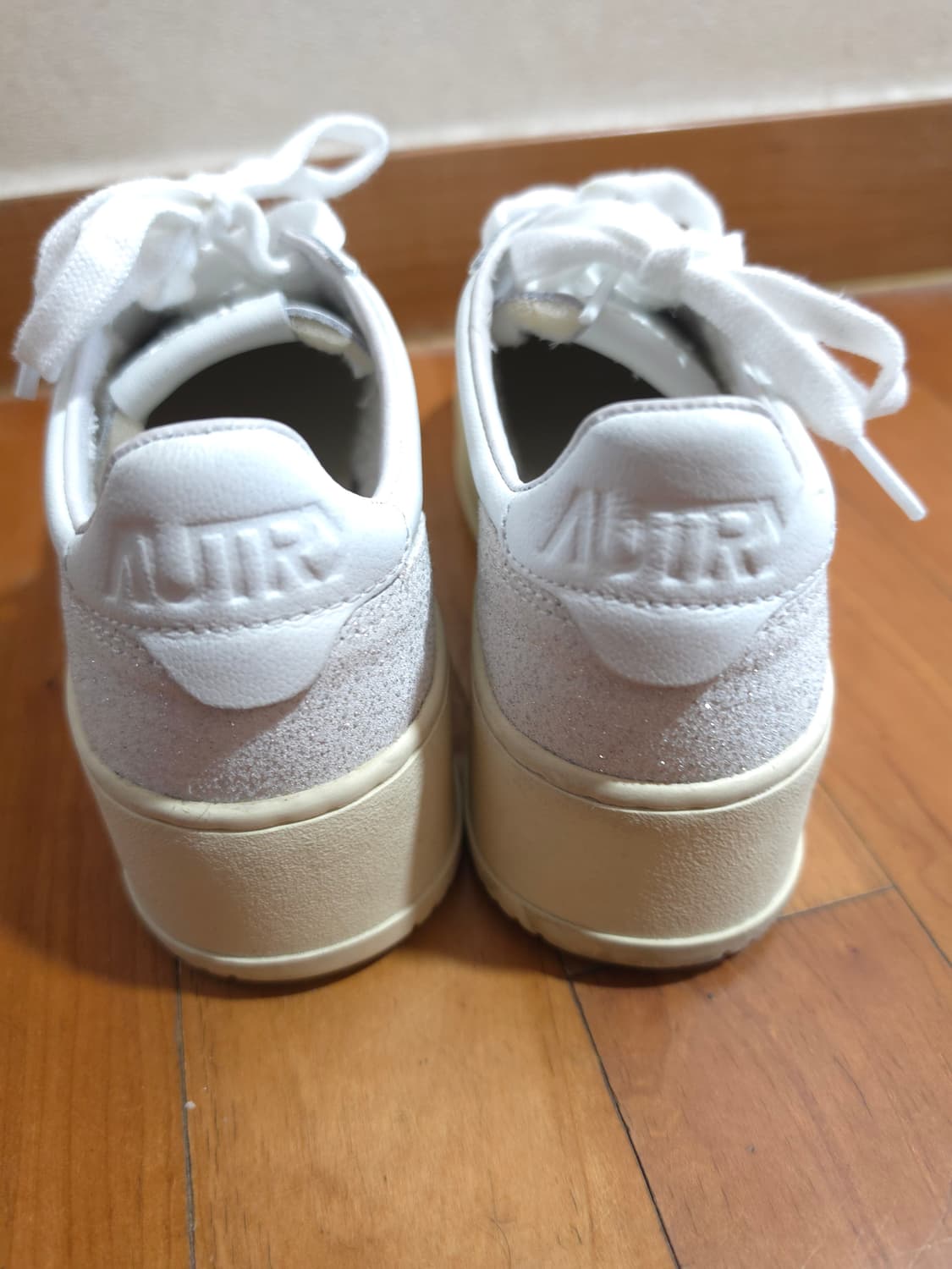 오트리 메달리스트 화이트 스니커즈 상품이미지5