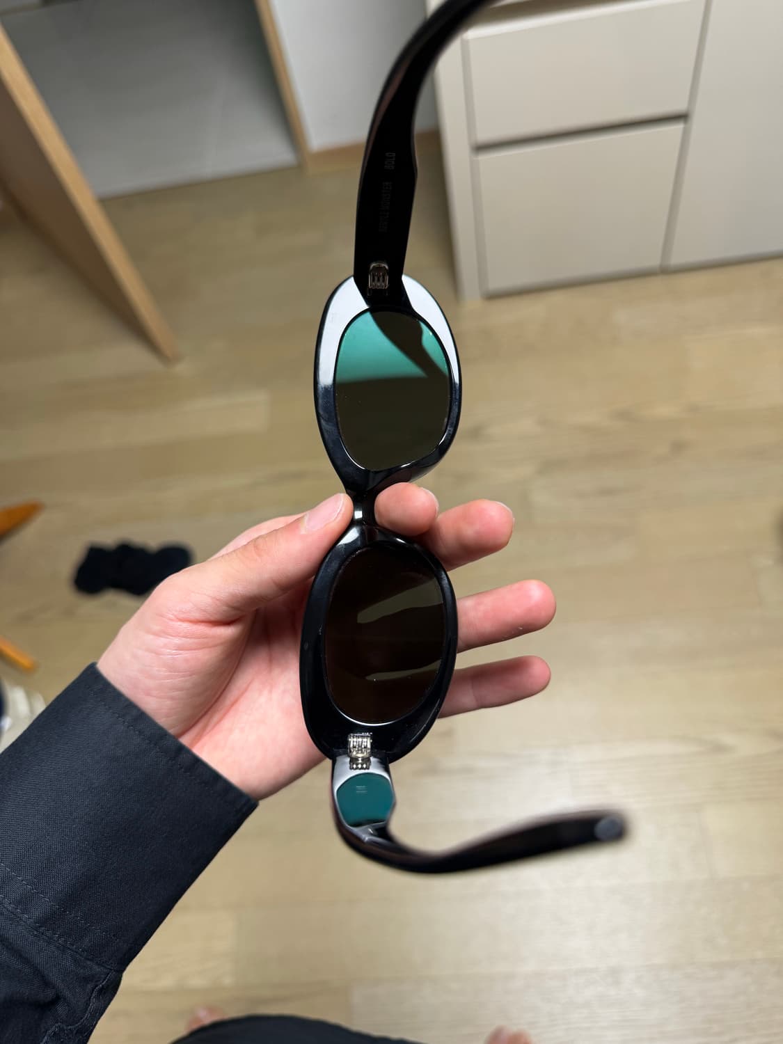 젠틀몬스터 이브 선글라스 판매합니다 상품이미지2