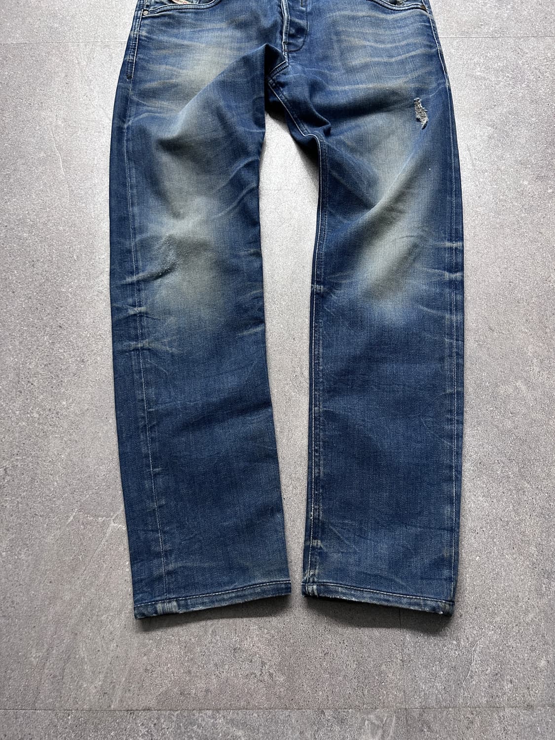 디젤 워싱 슬림 테이퍼드 데님 팬츠 상품이미지4